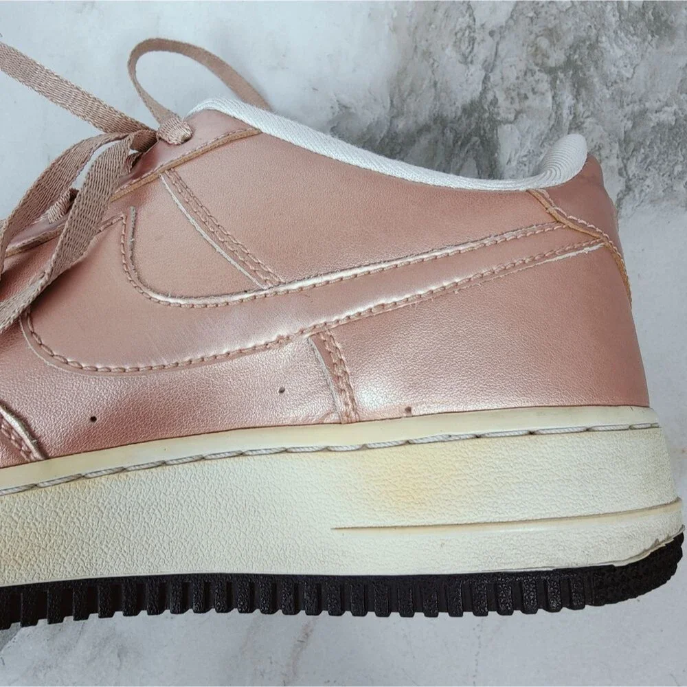Nike Girls' Air Force 1 SE GS Metallic Rose Gold Sneakers Tennis Shoes, 7Y
